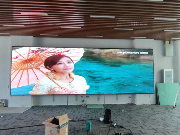 西华P1.53led小间距屏安装案例